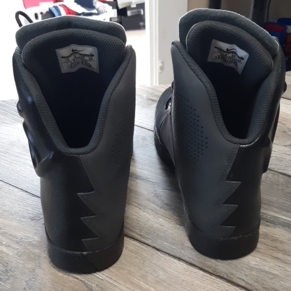 Shoes - Picture 4 of 7